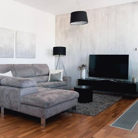 Prague Marina River View Apartment Close To City Centre Free Parking Dış mekan fotoğraf