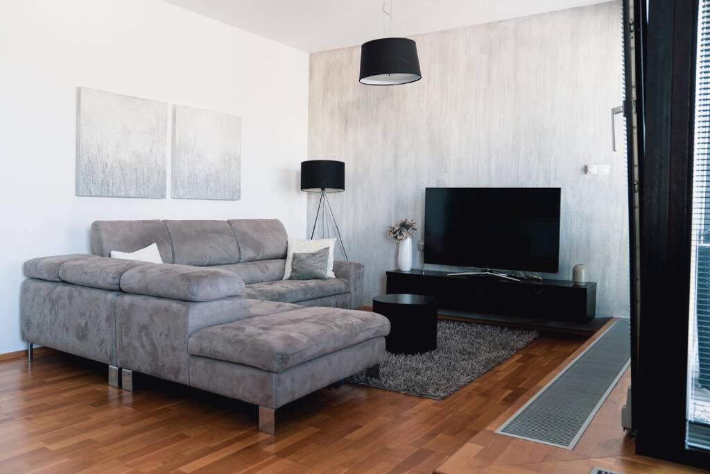 Prague Marina River View Apartment Close To City Centre Free Parking Dış mekan fotoğraf