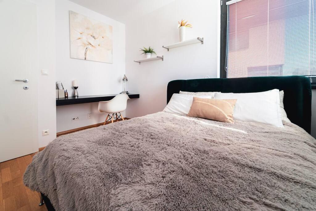 Prague Marina River View Apartment Close To City Centre Free Parking Dış mekan fotoğraf