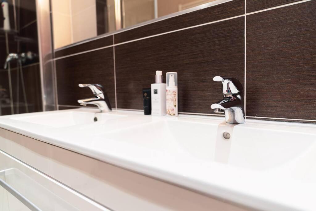 Prague Marina River View Apartment Close To City Centre Free Parking Dış mekan fotoğraf