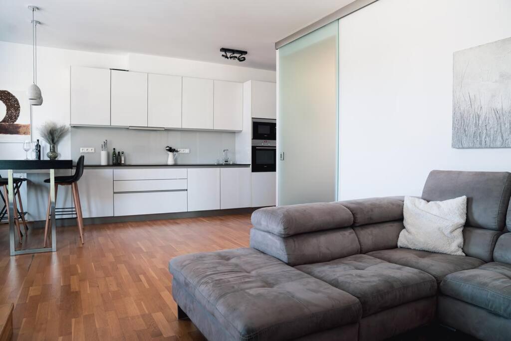 Prague Marina River View Apartment Close To City Centre Free Parking Dış mekan fotoğraf